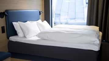 Blackout drapes, free WiFi, bed sheets