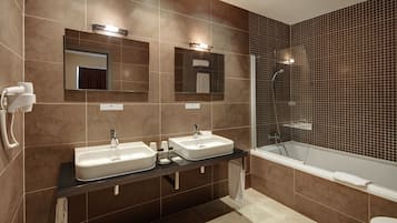Vòi sen/bồn tắm kết hợp, đồ dùng nhà tắm miễn phí, máy sấy tóc