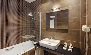 In-room safe, desk, soundproofing, free WiFi - Sercotel Plaza Feria (Zaragoza)