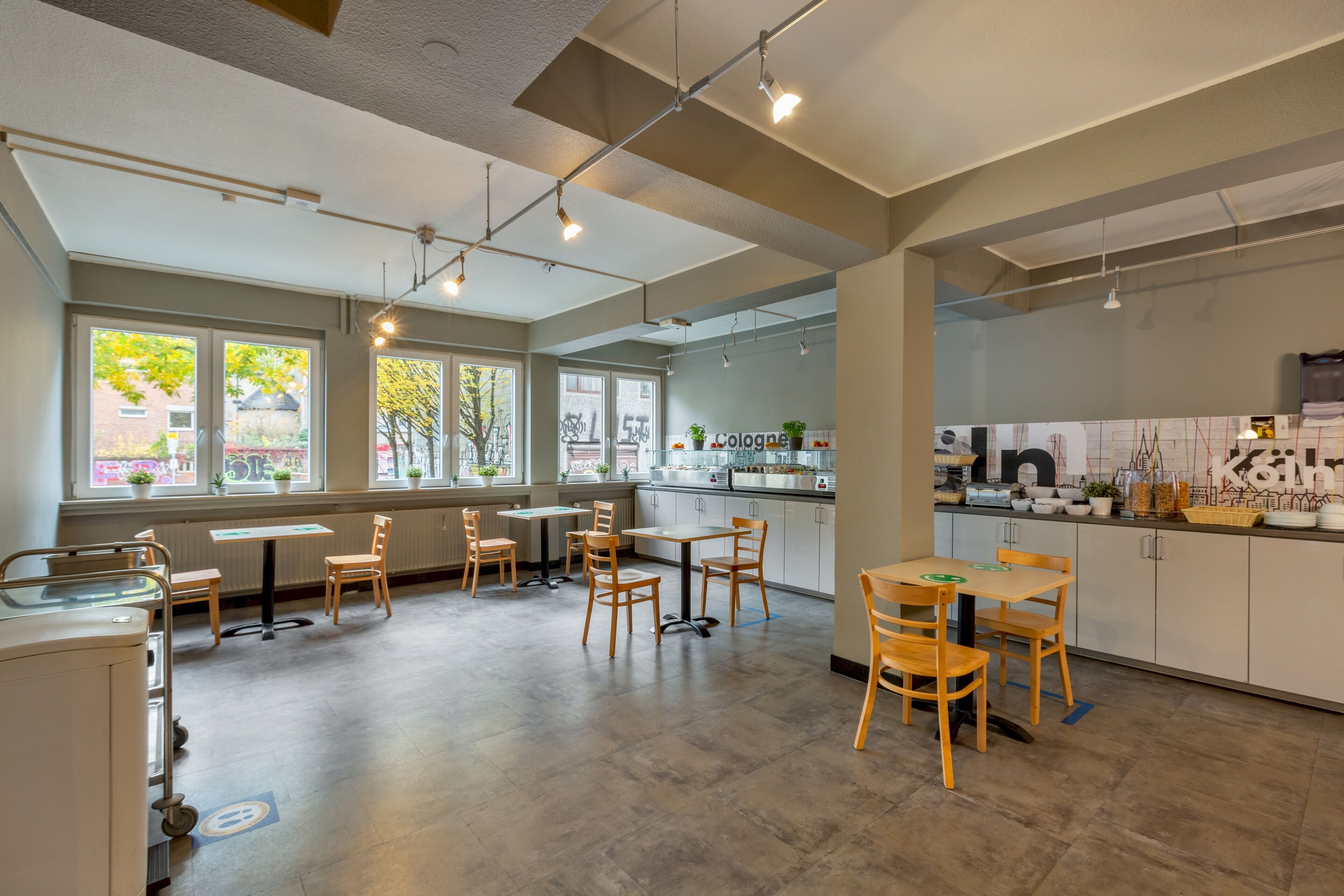 Dagelijks ontbijtbuffet (EUR 11.90 per persoon)