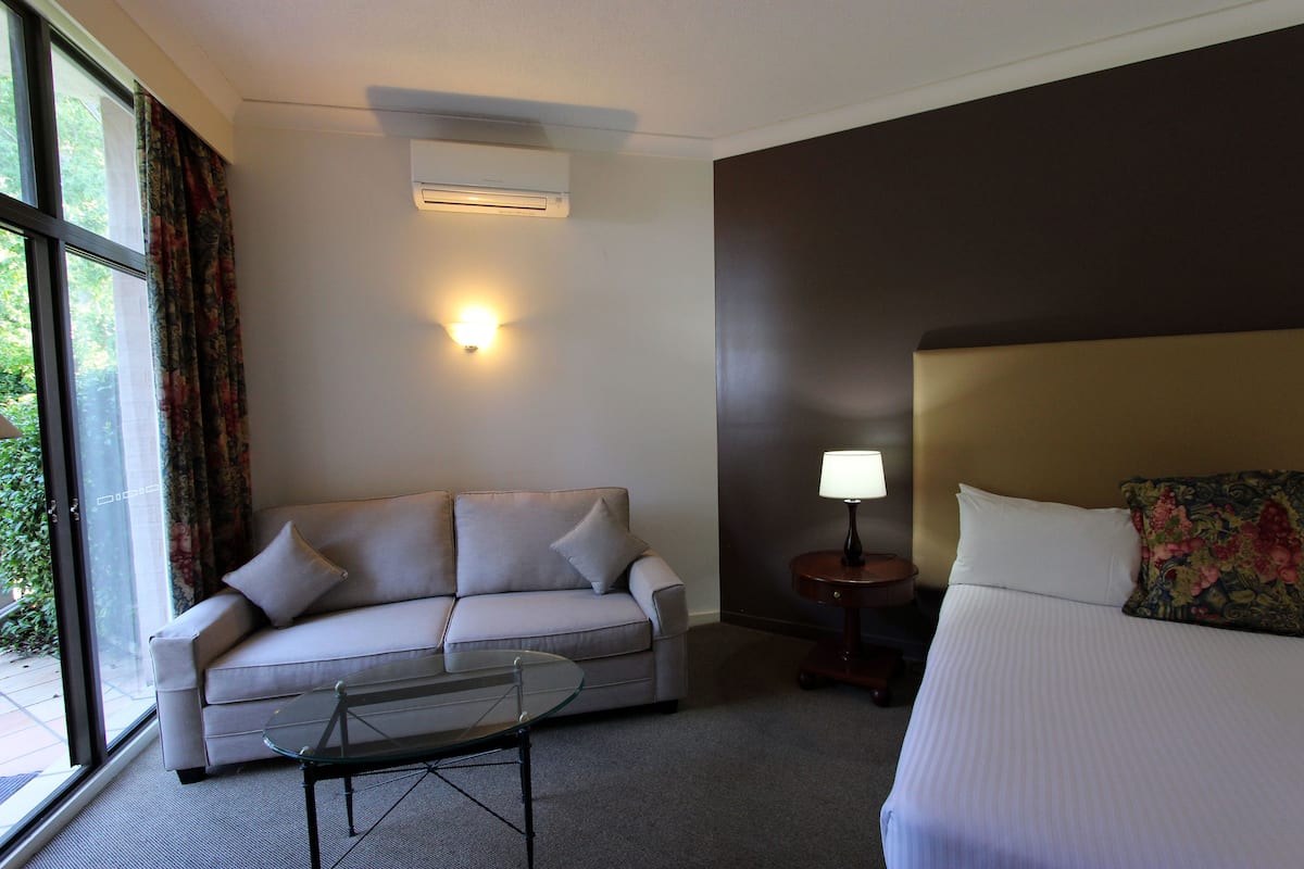 Deluxe-Zimmer, 1 King-Bett | Hochwertige Bettwaren, Minibar, Schreibtisch