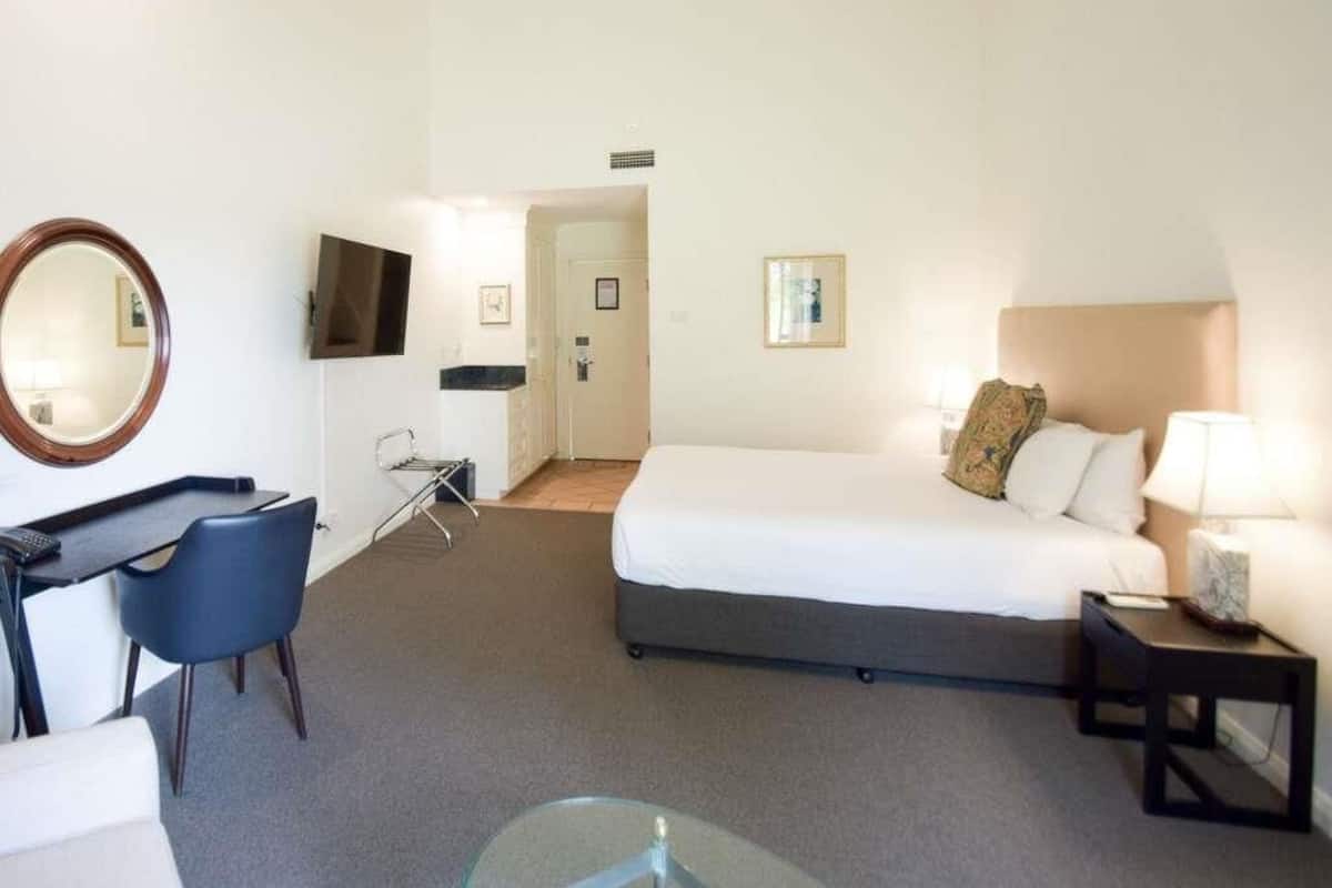 Studio, 1 King Bed