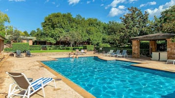 Outdoor pool, sun loungers
