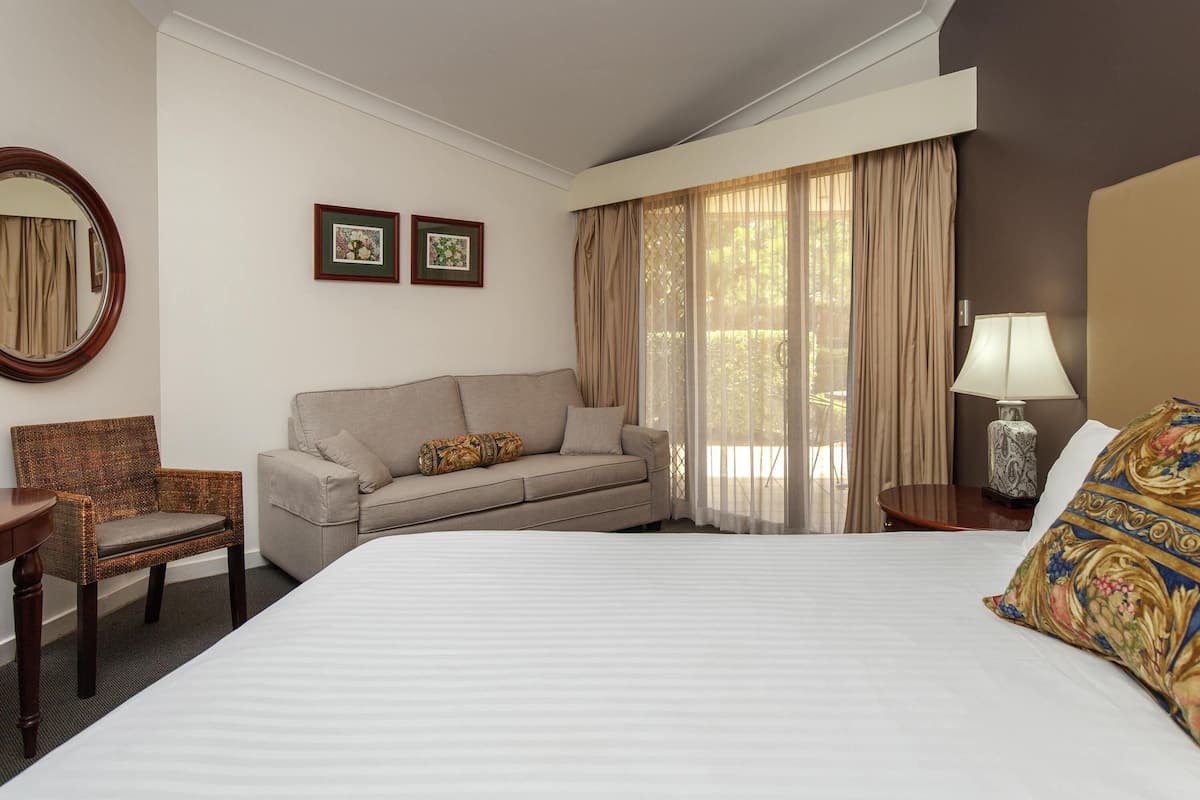 Habitació superior, 1 llit de matrimoni gran | Roba de llit d'alta qualitat, minibar i escriptori