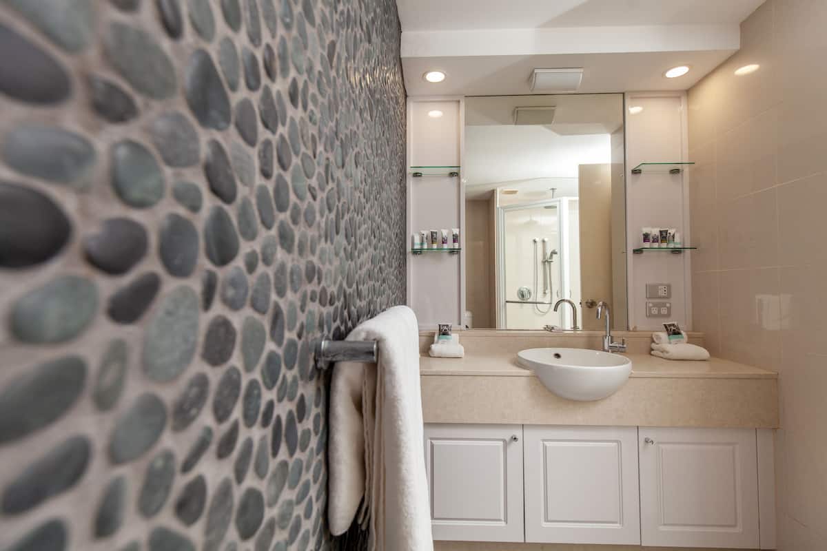 Studio, 1 King-Bett | Badezimmer | Umweltfreundliche Kosmetikartikel, Haartrockner, Handtücher