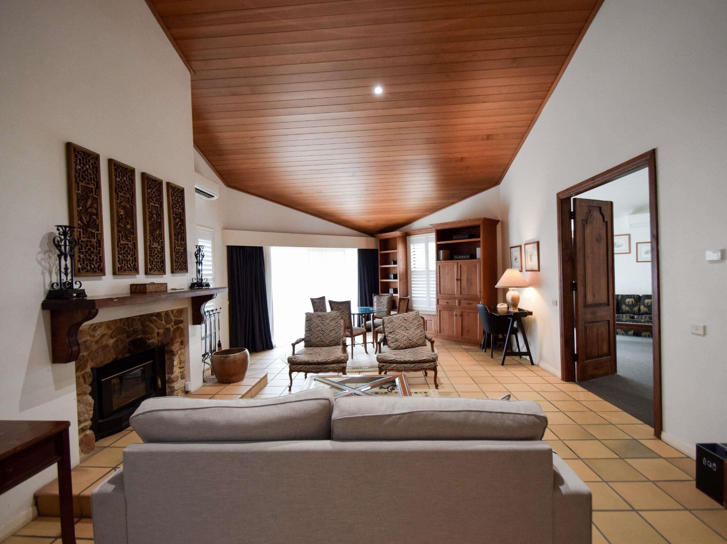 Privilege, Habitación, 1 cama King size | Ropa de cama de alta calidad, minibar y escritorio 