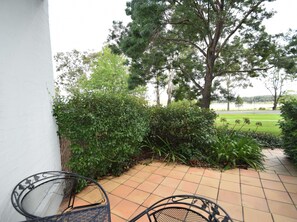 Deluxe Room, 1 King Bed | Premium bedding, minibar, desk, laptop workspace - Mercure Hunter Valley Gardens (Pokolbin)