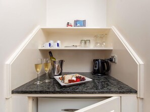 Studio, 2 Double Beds | Premium bedding, minibar, desk, laptop workspace - Mercure Hunter Valley Gardens (Pokolbin)