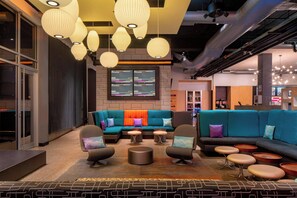 Lounge - Aloft by Marriott Rogers-Bentonville (Rogers)