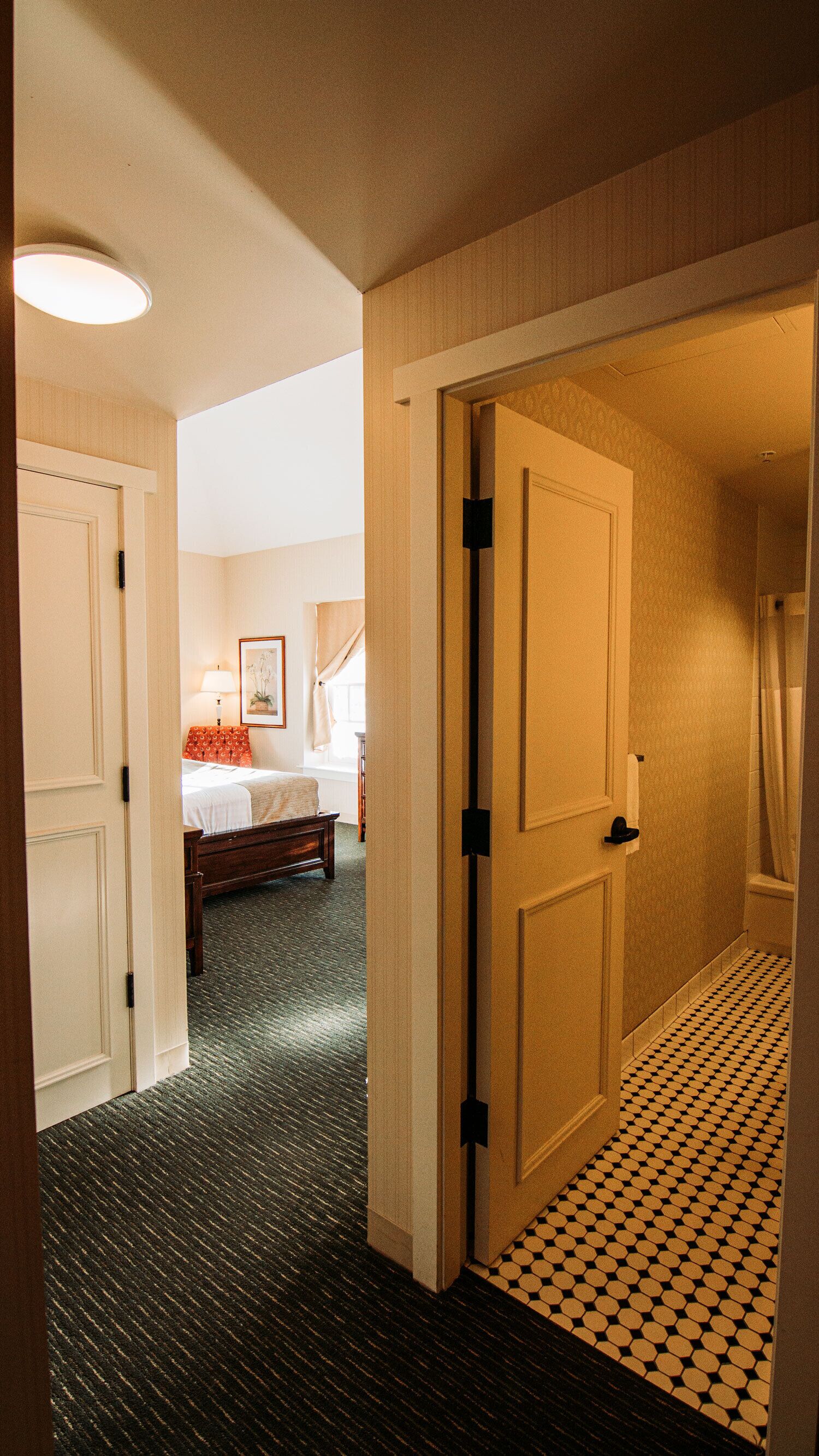 in-room safe, desk, laptop workspace, blackout curtains