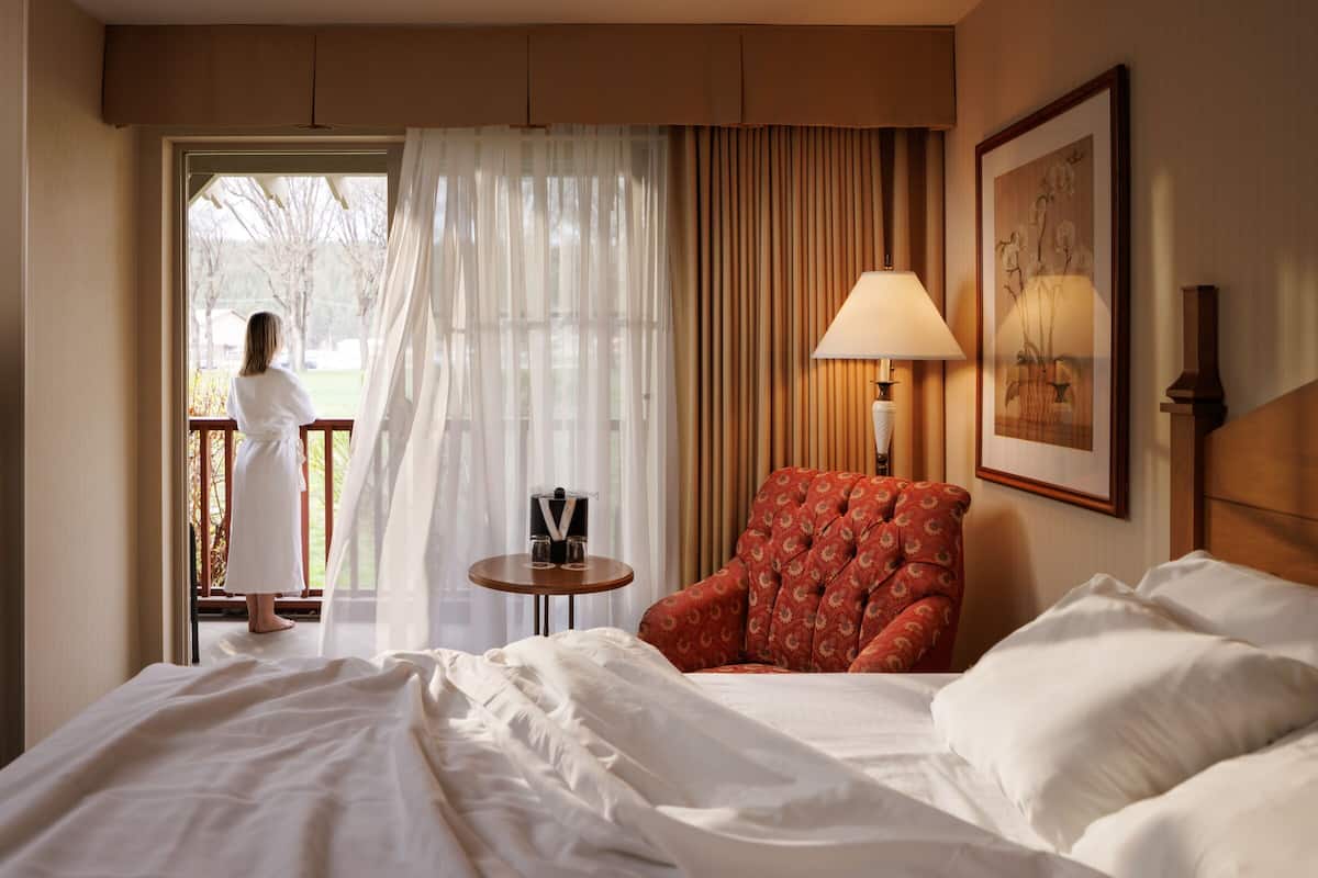 in-room safe, desk, laptop workspace, blackout curtains