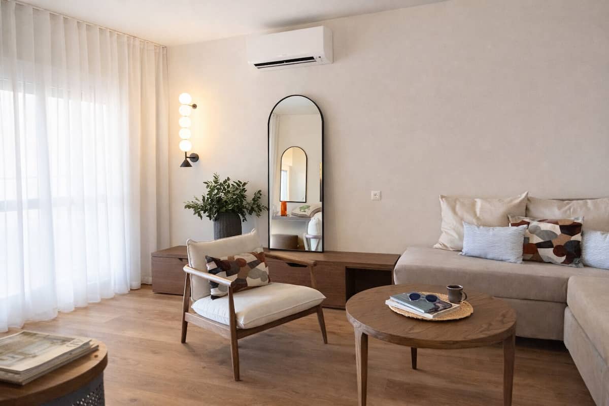 Schreibtisch, Verdunkelungsvorhänge, Babybetten, kostenloses WLAN