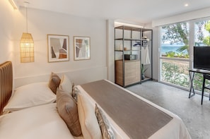 Palm Beach Bungalow Junior Suite | Beach/ocean view - Waterman Svpetrvs Resort (Supetar)