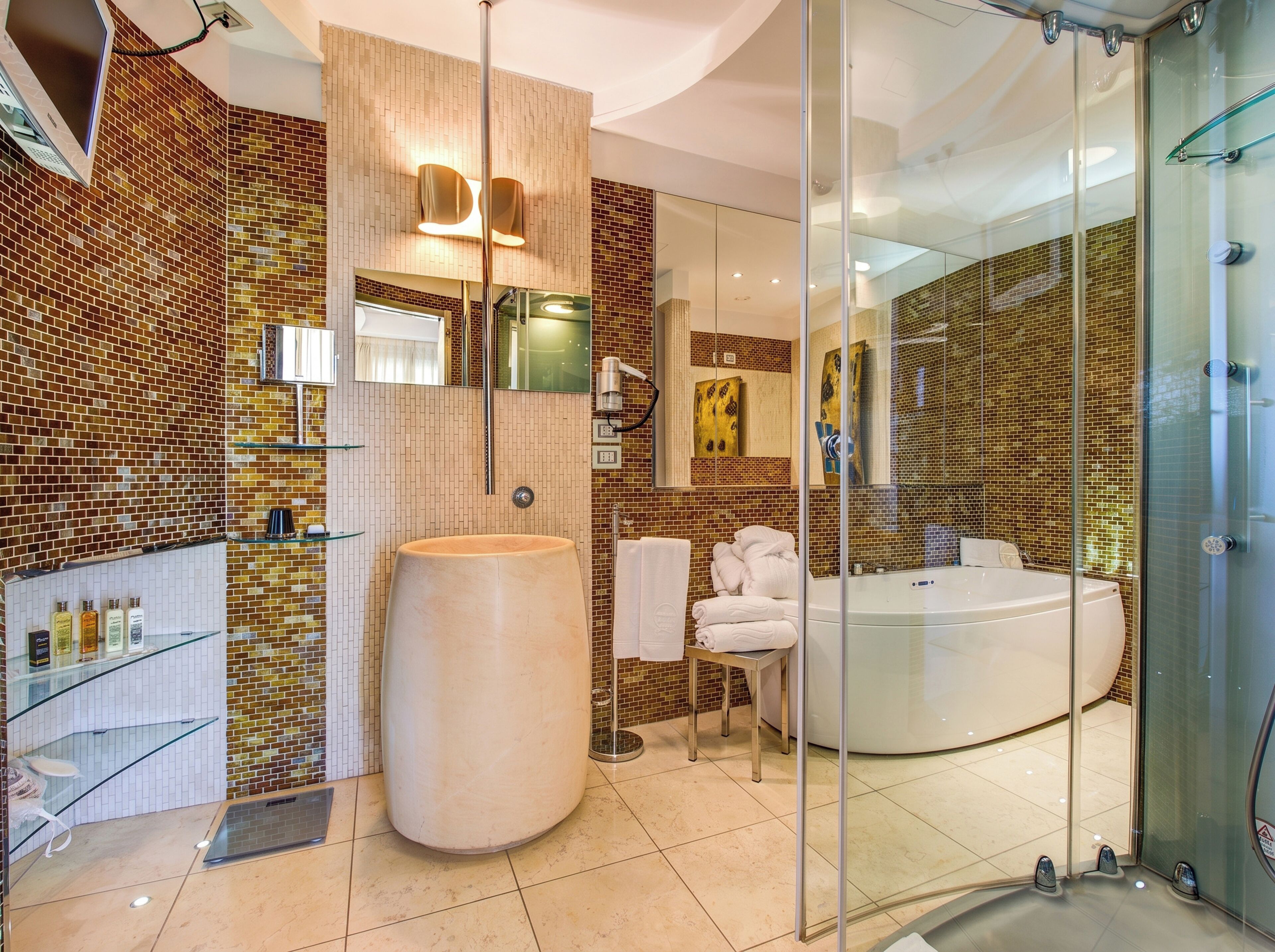Suite Luxury (2 people) | Bagno | Asciugacapelli, accappatoio, pantofole, bidet