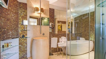 Suite Luxury (2 people) | Bagno | Asciugacapelli, accappatoio, pantofole, bidet