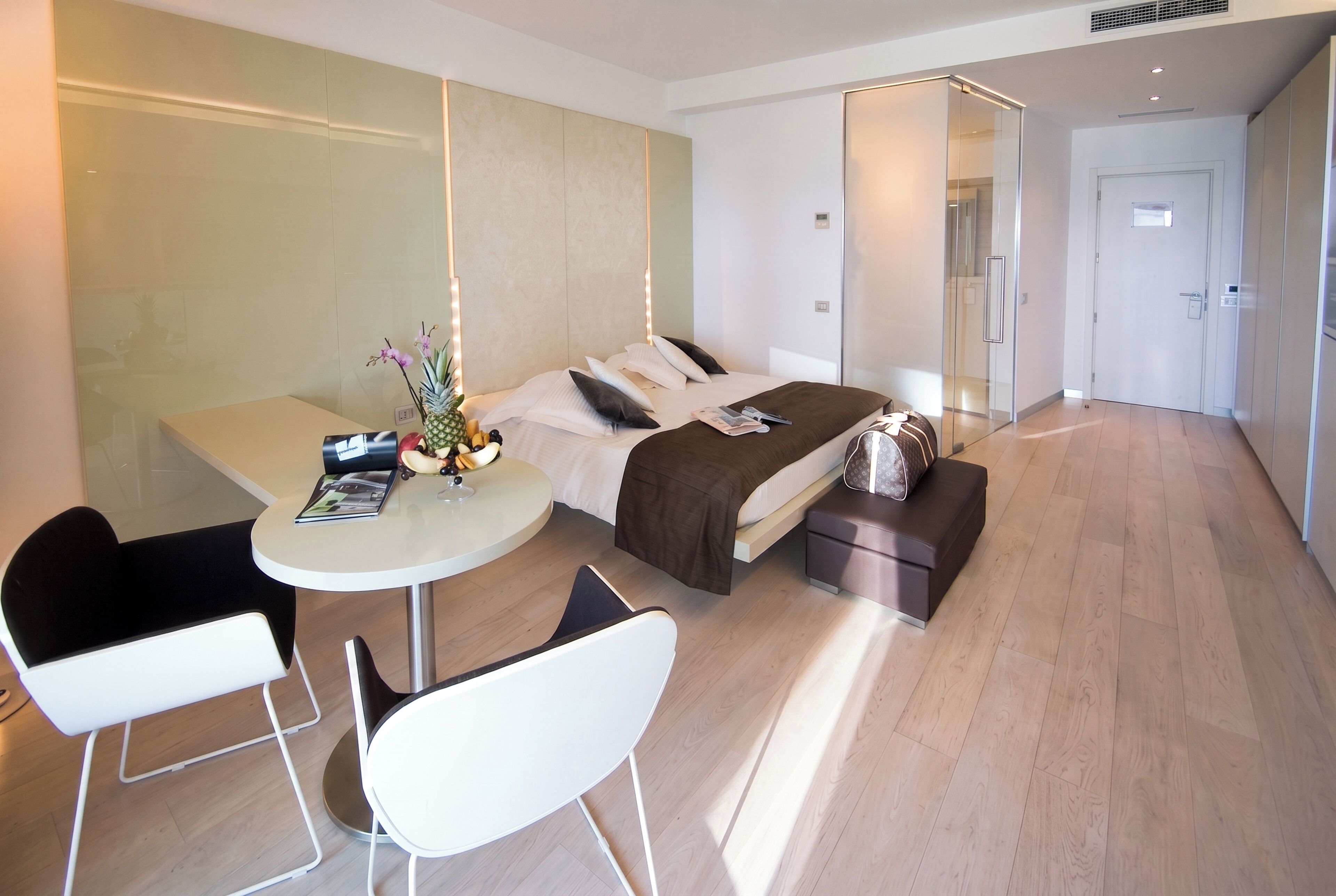 Daunenbettdecken, Minibar, Zimmersafe, Schreibtisch