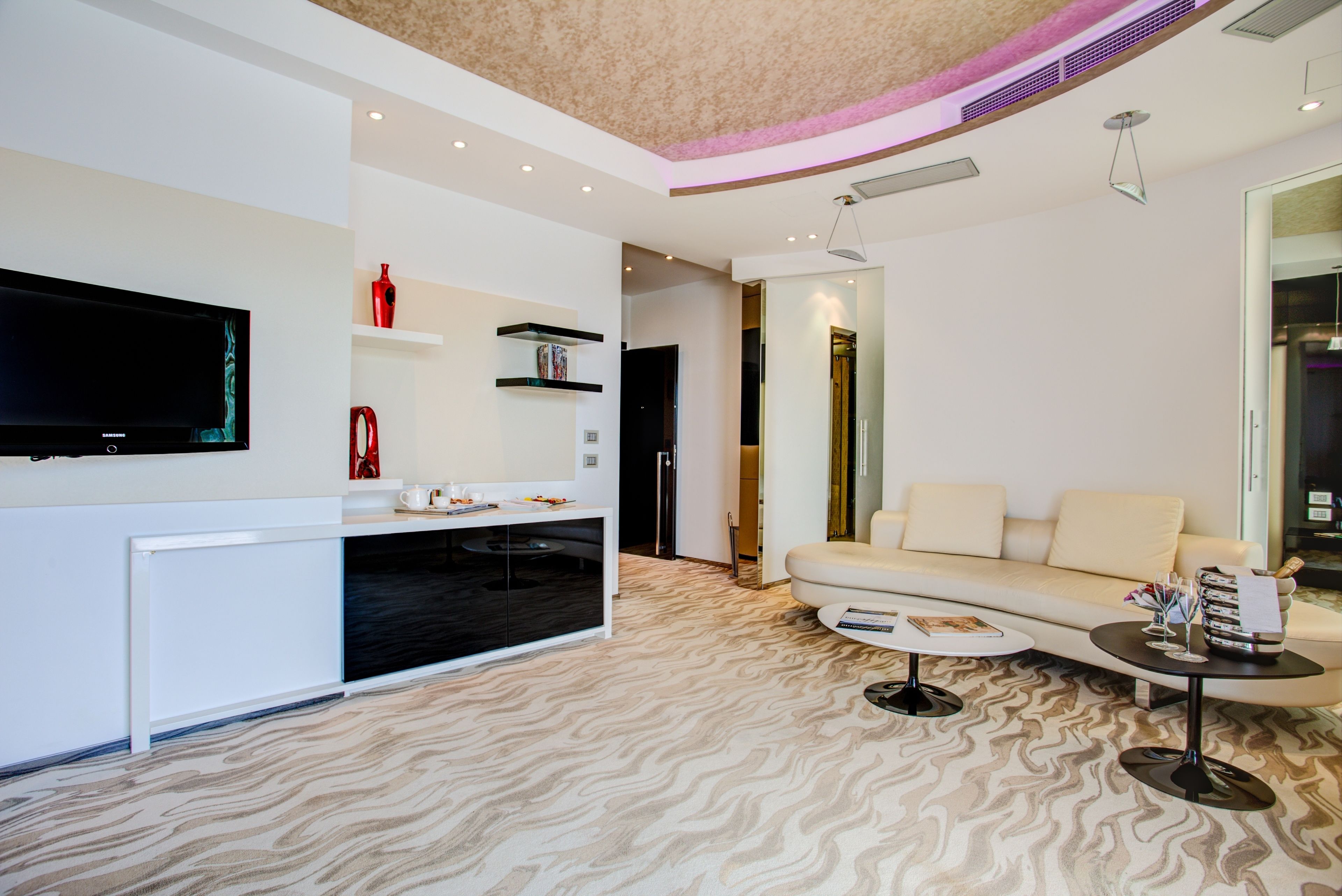 luxury suite (4 people) | living area | 32-inch lcd tv with satellite channels, first-run films