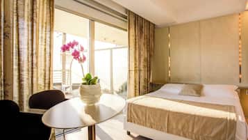Comfort Double Room Single Use, Terrace (Junior) | Down comforters, minibar, in-room safe, desk