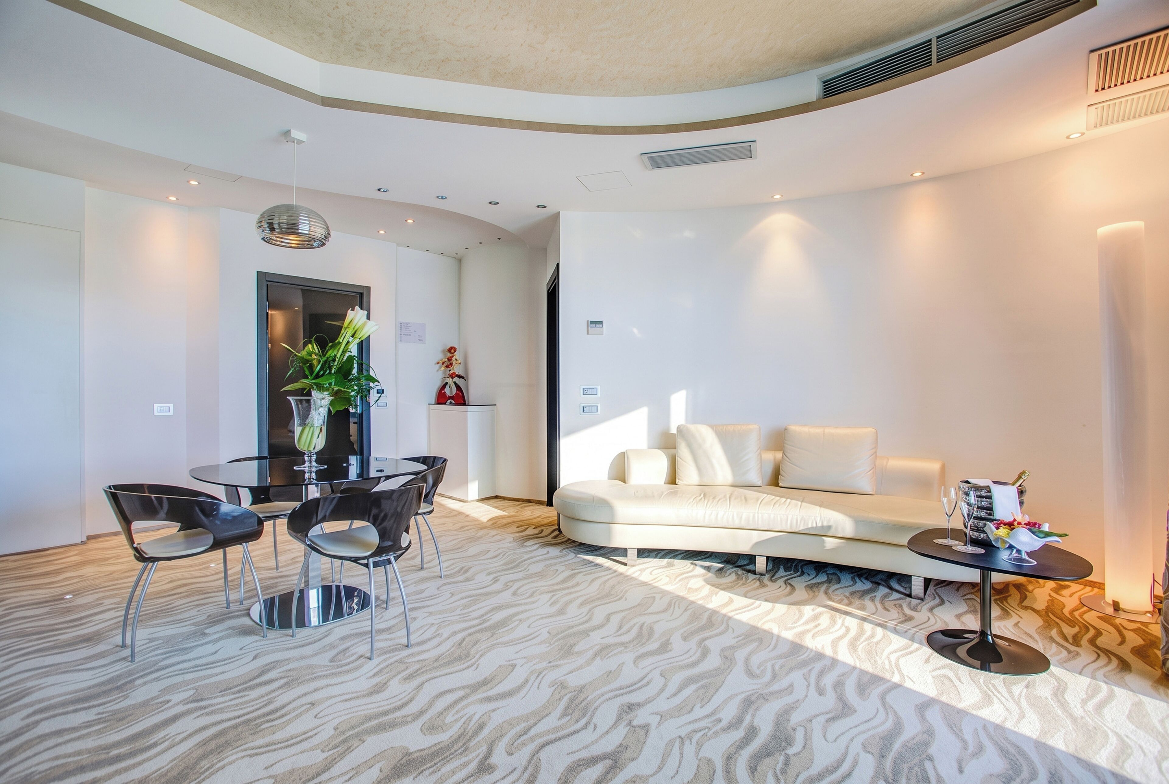 Luxury Suite (2 people) | Down comforters, minibar, in-room safe, desk