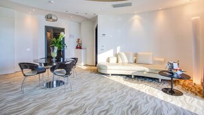 Luxury Suite (2 people) | Down comforters, minibar, in-room safe, desk - Hotel Premier & Suites (Cervia)