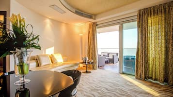 Luxury Suite (2 people) | Down duvets, minibar, in-room safe, desk