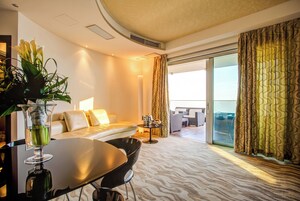 Suite de lujo (2 people) | Edredones de plumas, minibar, caja fuerte y escritorio