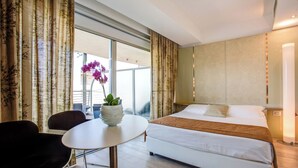 Down comforters, minibar, in-room safe, desk - Hotel Premier & Suites (Cervia)