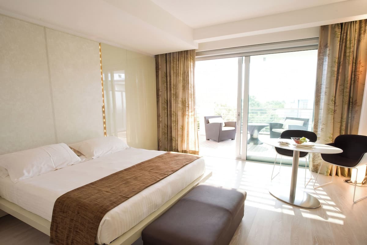 Couette en duvet d'oie, minibar, coffres-forts dans les chambres, bureau