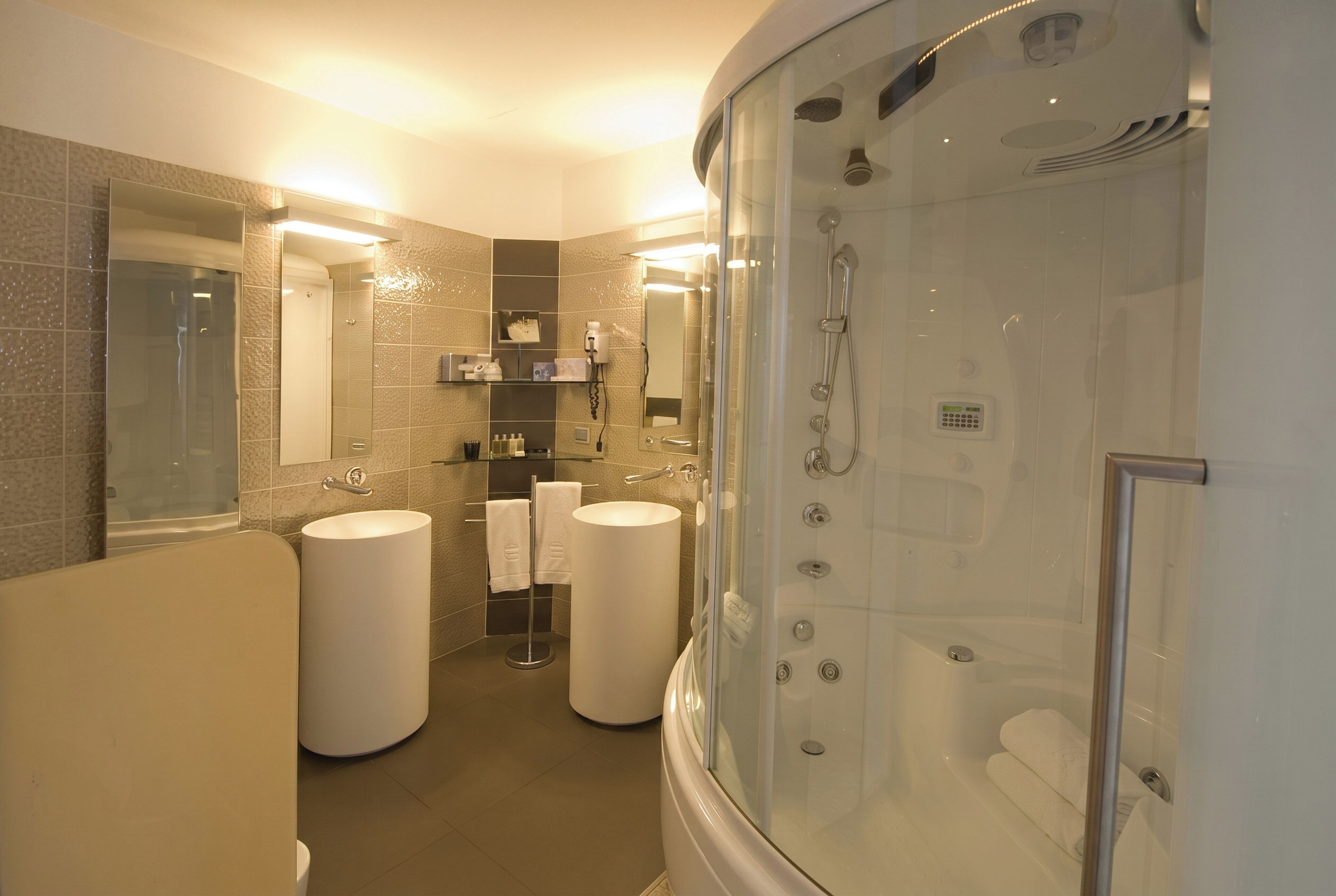 Superior-Doppelzimmer, Terrasse, zum Garten hin | Badezimmer | Haartrockner, Bademäntel, Hausschuhe, Bidet