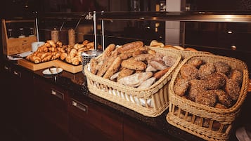 Daily buffet breakfast (EUR 19.50 per person)