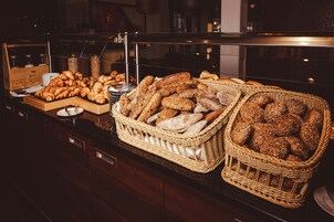 Desayuno buffet diario (EUR 19.50 por persona)