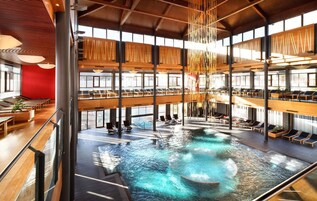 Un sauna, baño turco, tratamientos corporales, aromaterapia