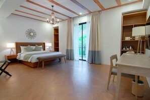 Premier Suite, 1 King Bed | In-room safe, desk, laptop workspace, blackout drapes - Thunderbird Resorts - Rizal (Binangonan)