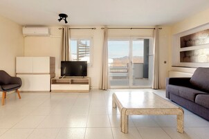 1 habitación, caja de seguridad en la habitación y muebles diferentes 