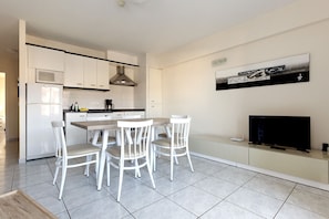 Apartment, 2 Bedrooms, Balcony | Private kitchen