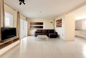 1 habitación, caja de seguridad en la habitación y muebles diferentes 