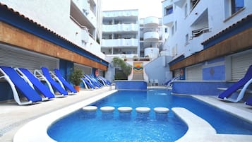 Outdoor pool, sun loungers