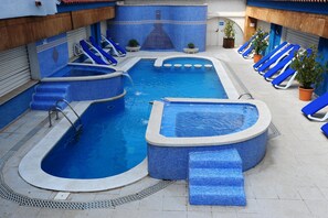Outdoor pool, sun loungers - Apartamentos Maurici Park (Castello d'Empuries)