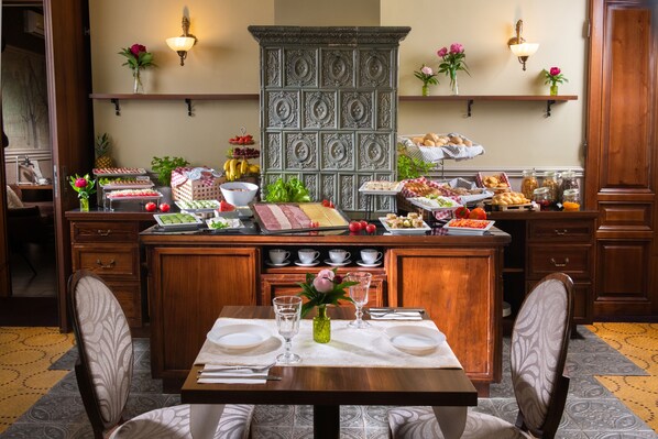 Desayuno buffet diario (PLN 55 por persona)