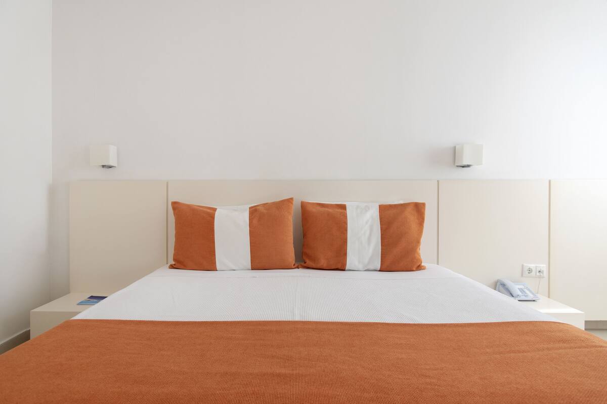 Superior Room, Garden View | Premium bedding, minibar, in-room safe, desk