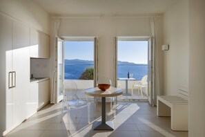 Superior Room, Sea View | Private kitchen | Mini-fridge, stovetop, espresso maker, electric kettle