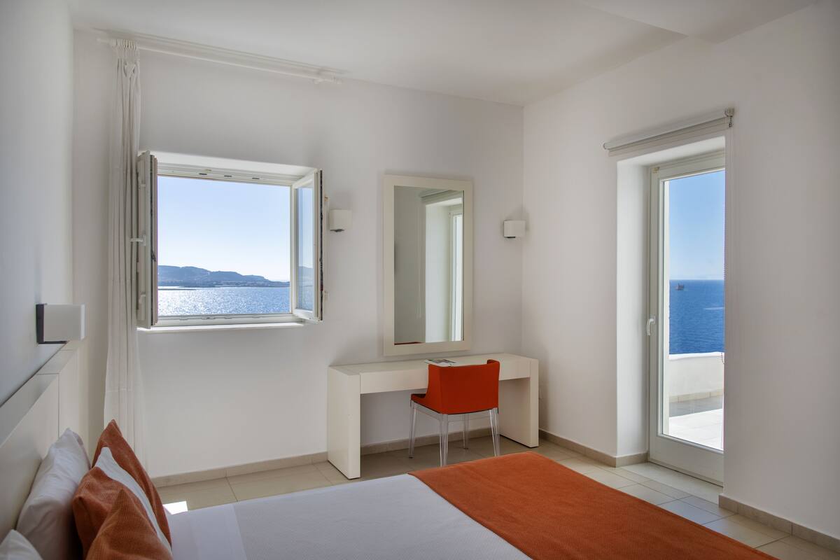 Executive Suite, Sea View | Premium bedding, minibar, in-room safe, desk