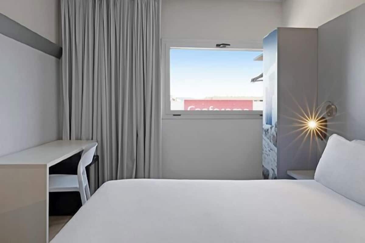 In-room safe, desk, iron/ironing board, free WiFi