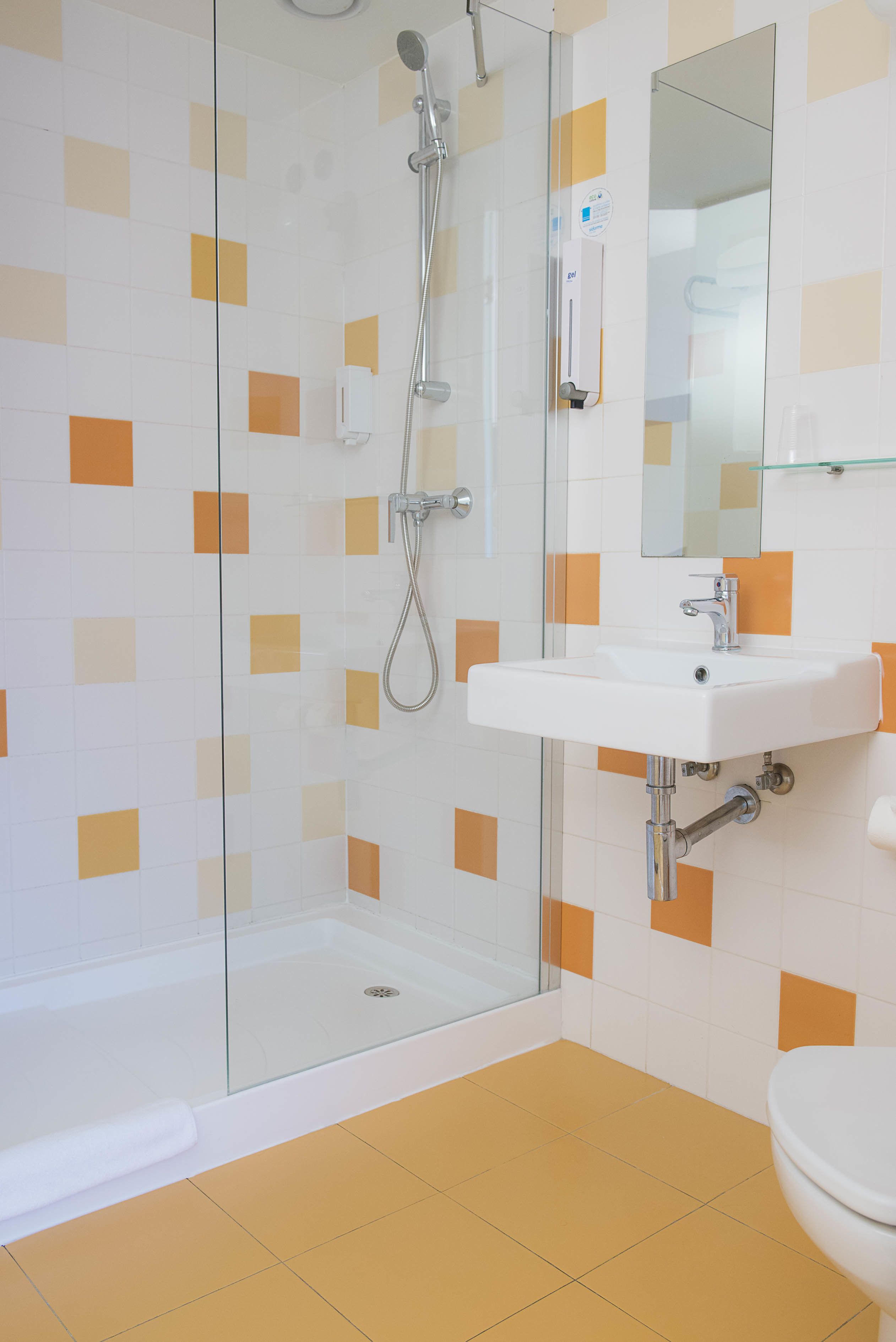 淋浴設備、吹風機、毛巾、肥皂