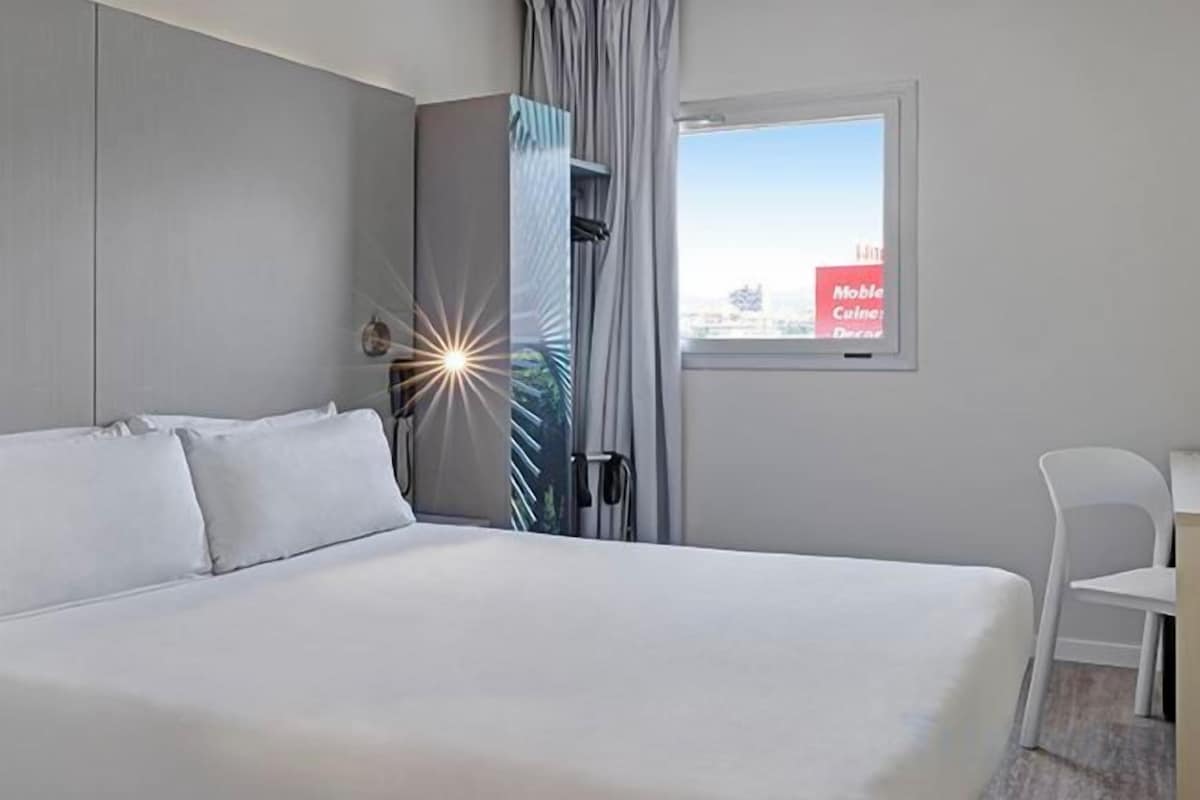 In-room safe, desk, iron/ironing board (on request), free WiFi