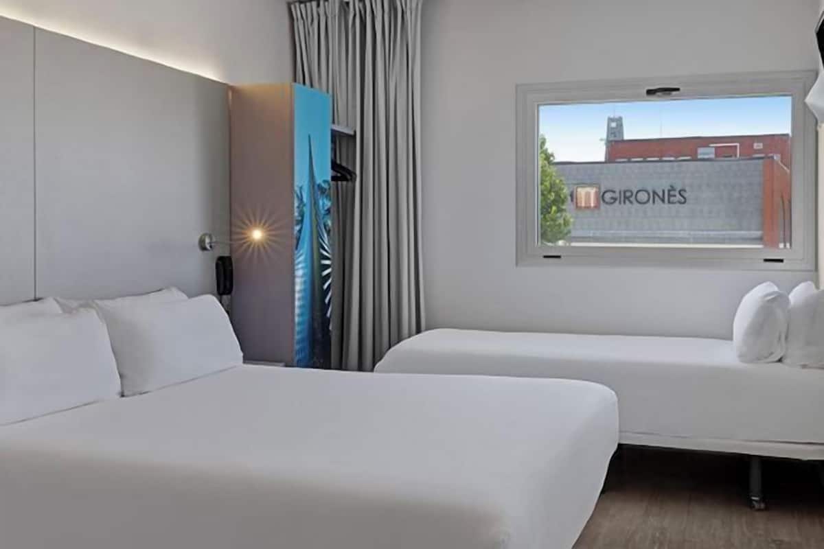 In-room safe, desk, iron/ironing board, free WiFi