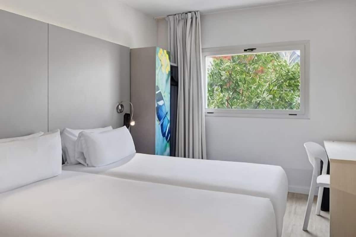 In-room safe, desk, iron/ironing board, free WiFi