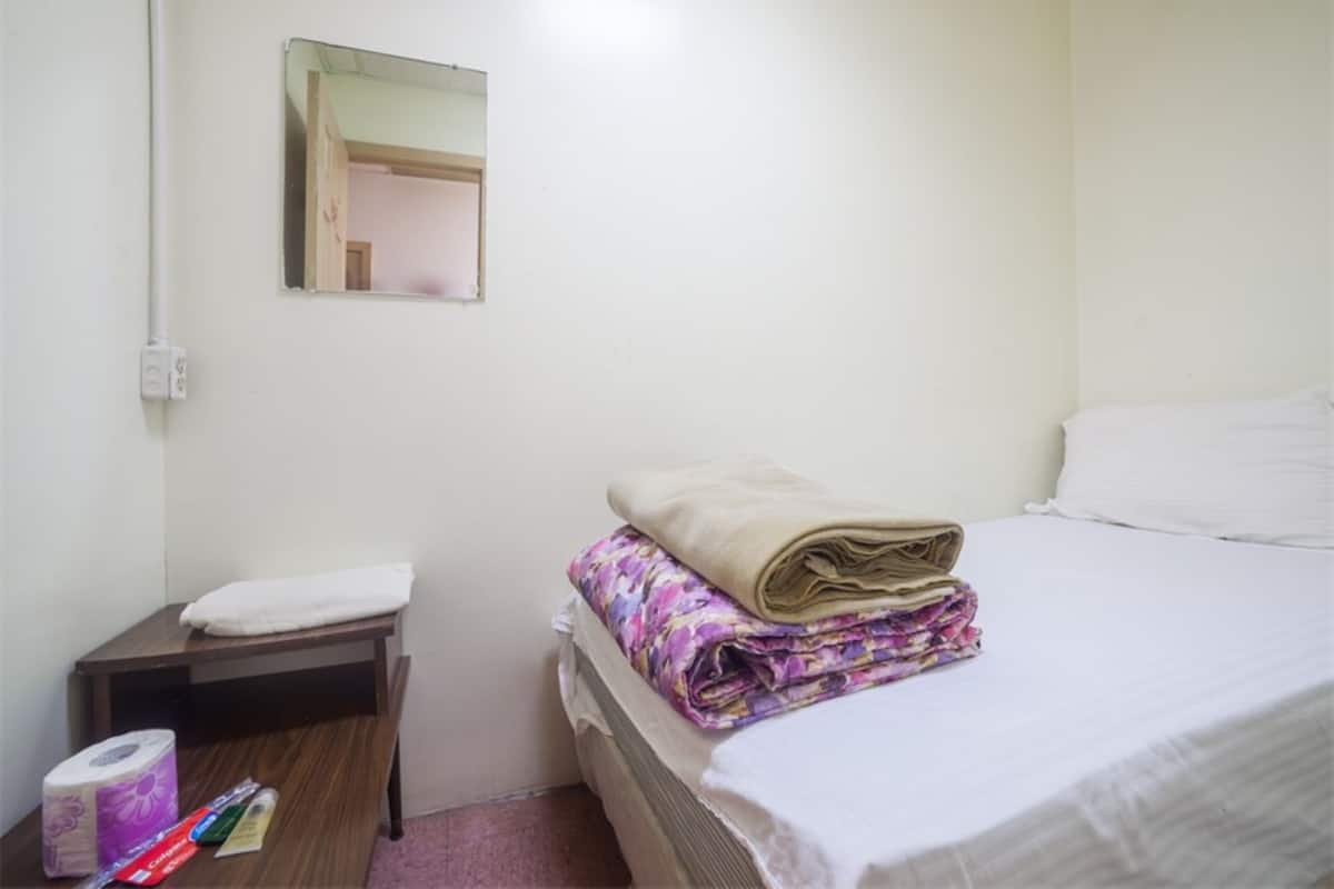 Economy Single Room, 1 Twin Bed, Shared Bathroom | Iron/ironing board, free WiFi