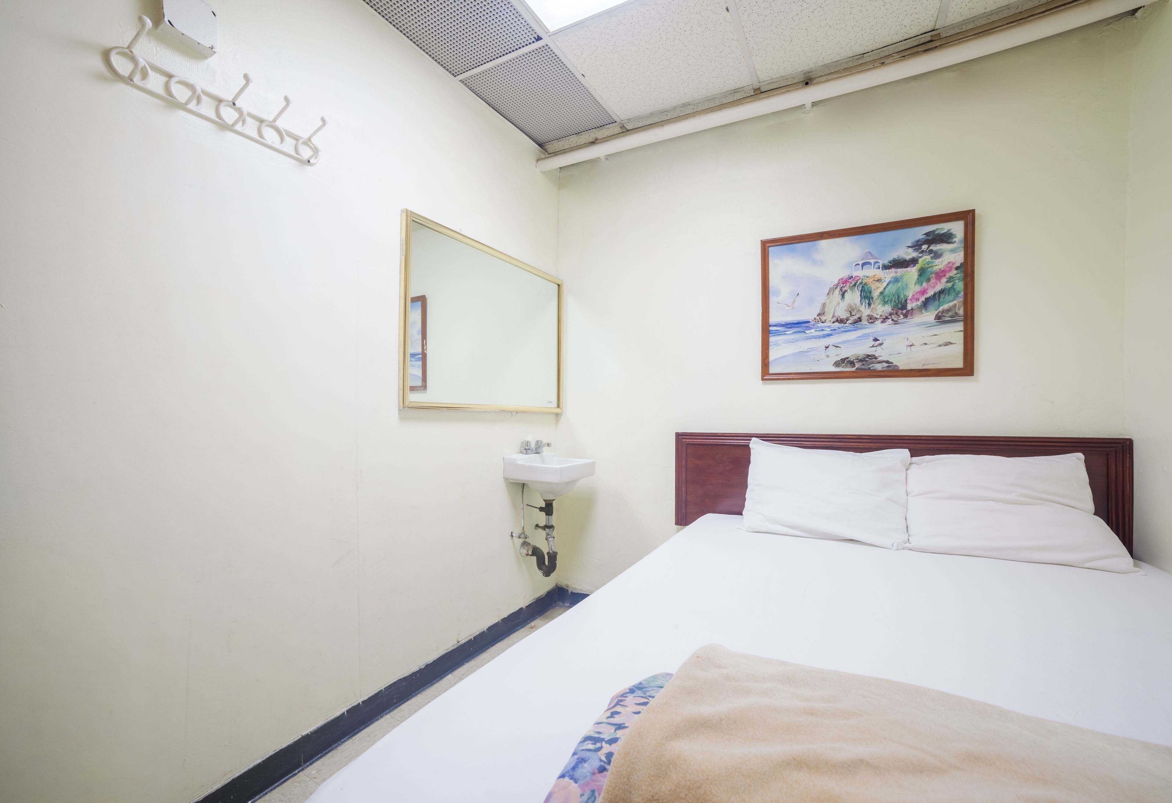 Double Room, Shared Bathroom | Iron/ironing board, free WiFi