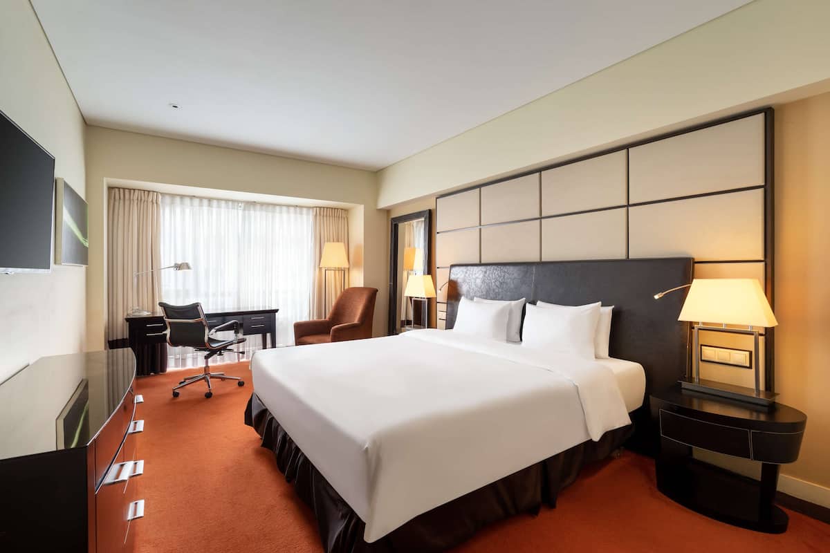 Standard Room | Hypo-allergenic bedding, down comforters, minibar, in-room safe